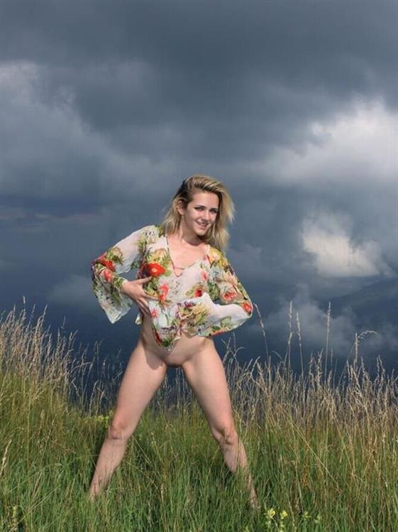 Naked Scandinavian Sweetheart Heidi Stripper Pictures 1 Of 13