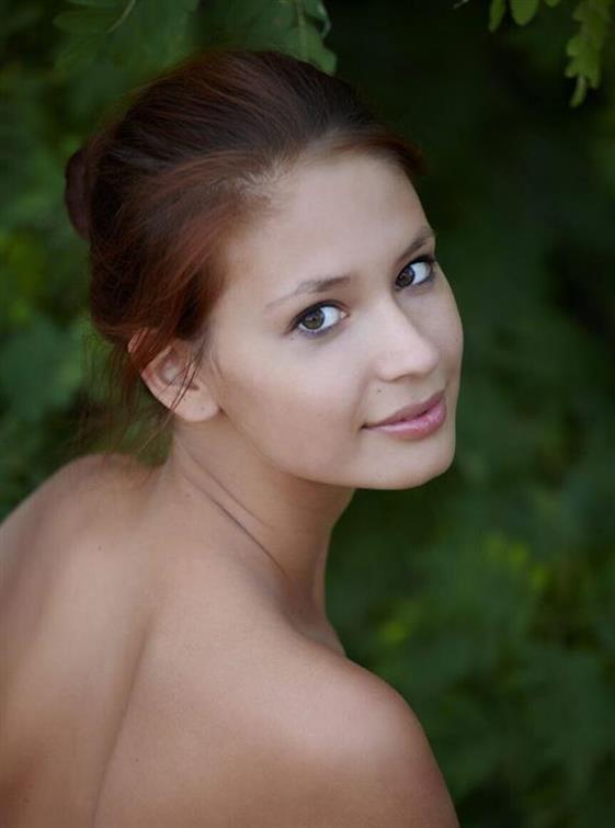 Skinny Estonian Model Tania Redhead Pics 1 Of 3