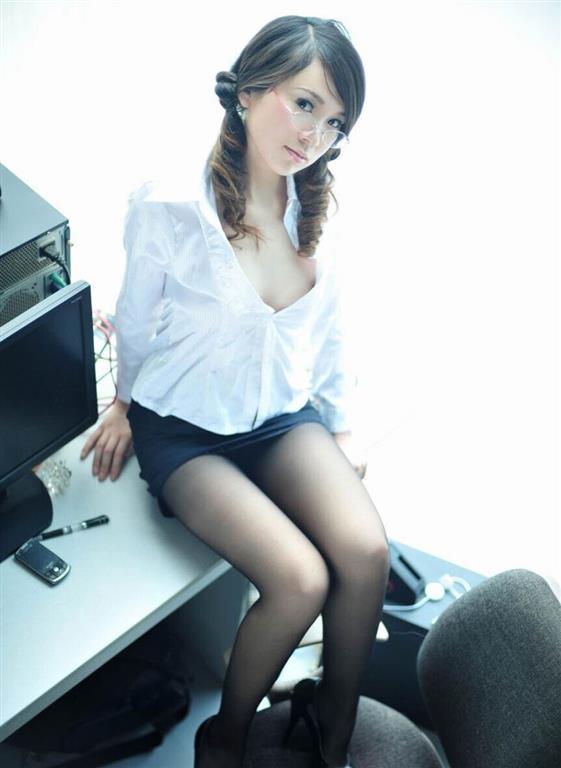 Exotic Ukrainian Model Peyton Facesitting Pictures 1 Of 9