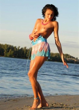 Natural Ukrainian Lady Aliza Fitness Images