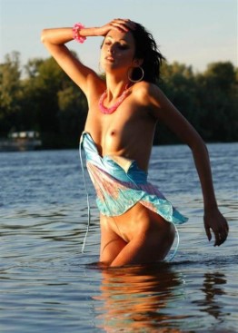 Young Dutch Companion Aaliyah Upskirt Pics